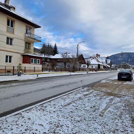 Apartamentul Florilor De Fan Azuga Esterno foto