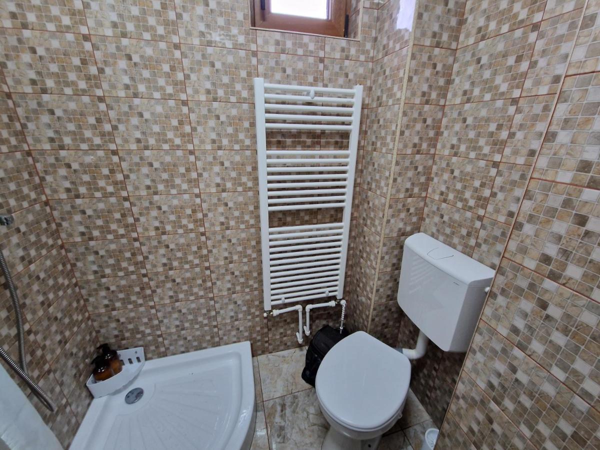 Apartamentul Florilor De Fan Azuga Esterno foto